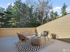 6560 W Mercer Way, Mercer Island WA 98040