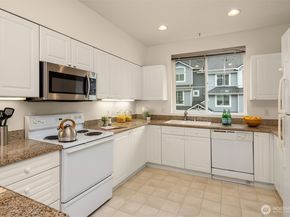 16125 Juanita Woodinville Way NE 414, Bothell WA 98011