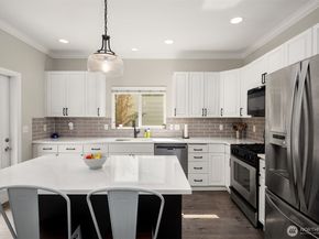 6522 W Crest View Loop SE, Snoqualmie WA 98065