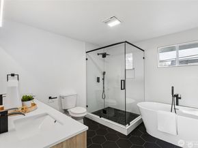 4002 Courtland Place S, Seattle WA 98118