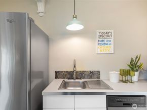 1136 13th Avenue Avenue 305, Seattle WA 98122