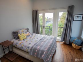 907 Broadway E, Seattle WA 98102