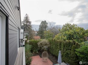 907 Broadway E, Seattle WA 98102