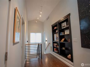 907 Broadway E, Seattle WA 98102