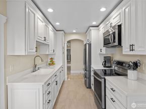 1527 California Avenue SW 401, Seattle WA 98116