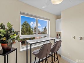 1527 California Avenue SW 401, Seattle WA 98116