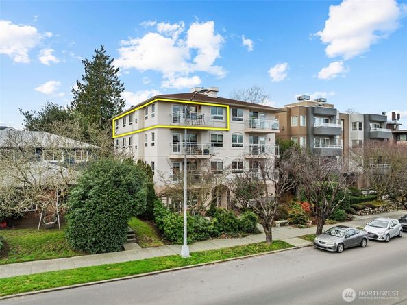 1527 California Avenue SW 401, Seattle WA 98116
