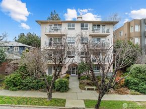 1527 California Avenue SW 401, Seattle WA 98116