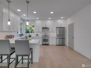 4019 4th Avenue NE B, Seattle WA 98105