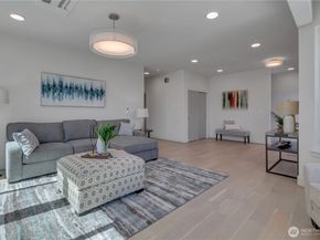 4019 4th Avenue NE B, Seattle WA 98105