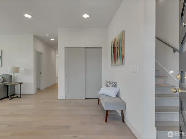 4019 4th Avenue NE B, Seattle WA 98105