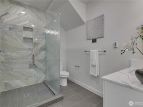 4019 4th Avenue NE B, Seattle WA 98105