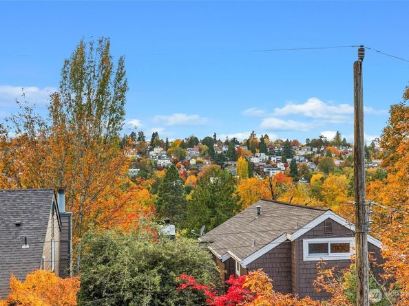 811 33rd Avenue E, Seattle WA 98112