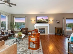 6006 Osprey Circle, Bremerton WA 98312