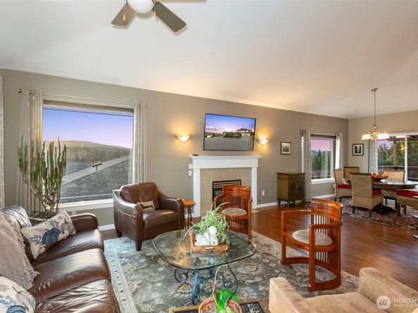 6006 Osprey Circle, Bremerton WA 98312