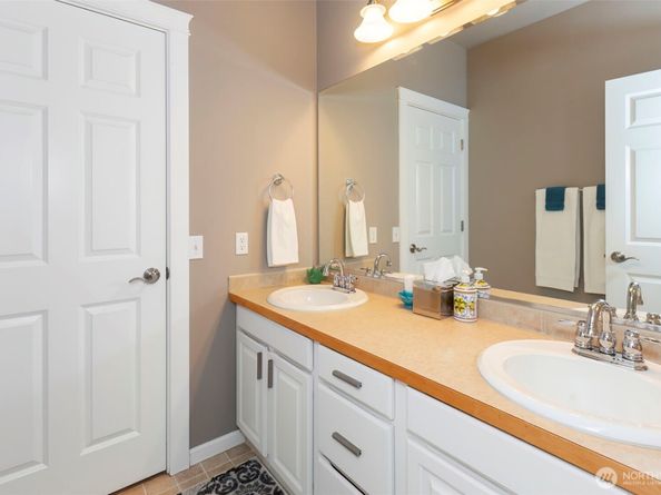 6006 Osprey Circle, Bremerton WA 98312