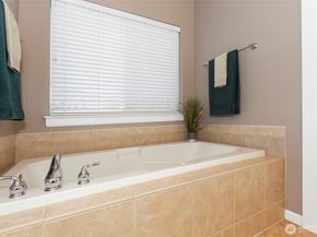6006 Osprey Circle, Bremerton WA 98312