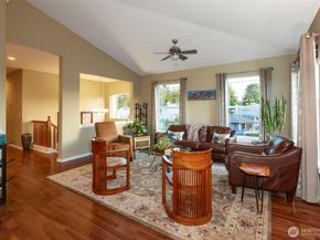 6006 Osprey Circle, Bremerton WA 98312