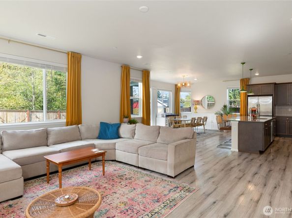 925 Panoramic Loop, Bremerton WA 98312