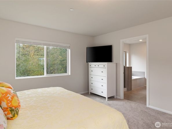925 Panoramic Loop, Bremerton WA 98312