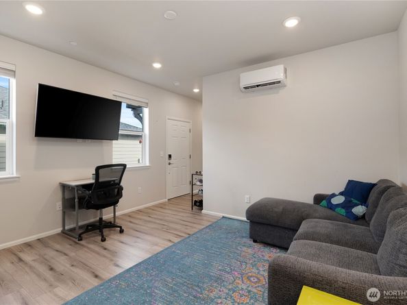 925 Panoramic Loop, Bremerton WA 98312