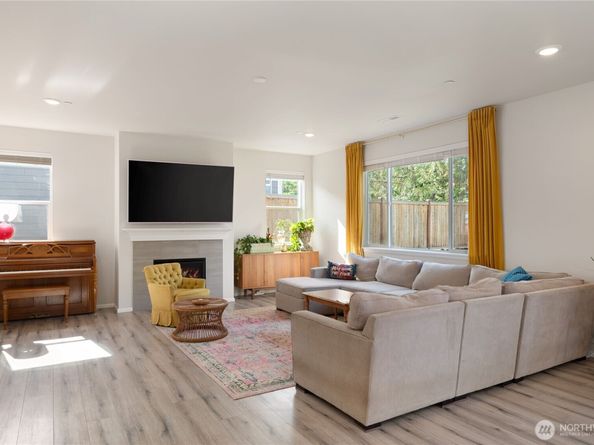 925 Panoramic Loop, Bremerton WA 98312