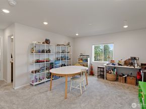 925 Panoramic Loop, Bremerton WA 98312