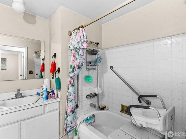 6123 110th Avenue SE, Bellevue WA 98006