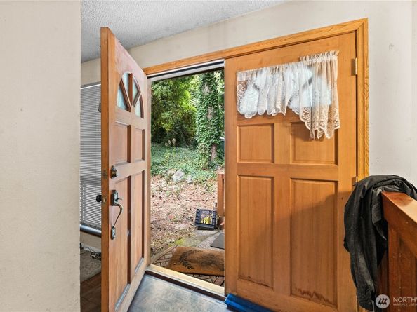 6123 110th Avenue SE, Bellevue WA 98006