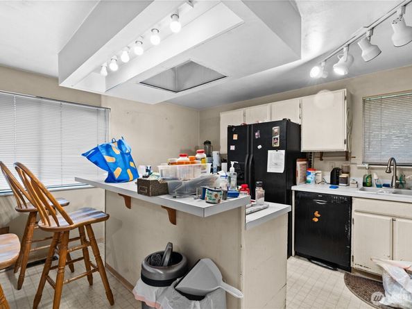 6123 110th Avenue SE, Bellevue WA 98006