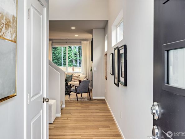 204 NE Shadowhawk Lane, Bremerton WA 98311