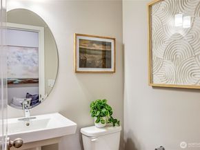 204 NE Shadowhawk Lane, Bremerton WA 98311