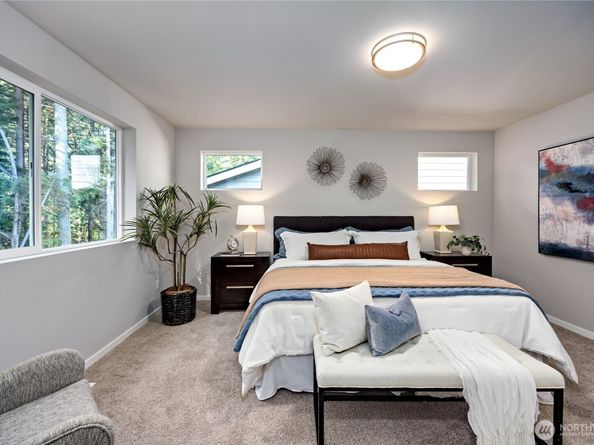 204 NE Shadowhawk Lane, Bremerton WA 98311