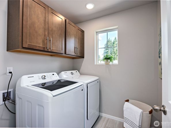 204 NE Shadowhawk Lane, Bremerton WA 98311