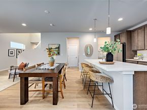 204 NE Shadowhawk Lane, Bremerton WA 98311
