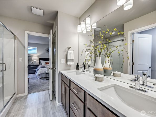 204 NE Shadowhawk Lane, Bremerton WA 98311