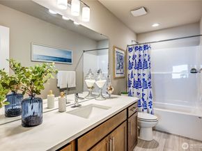 204 NE Shadowhawk Lane, Bremerton WA 98311