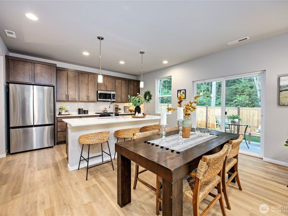 204 NE Shadowhawk Lane, Bremerton WA 98311