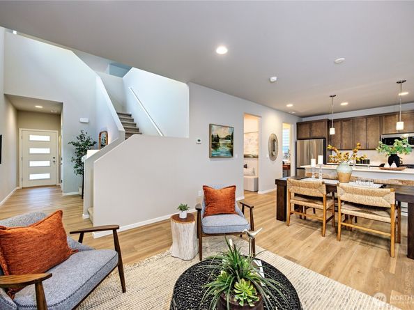 204 NE Shadowhawk Lane, Bremerton WA 98311