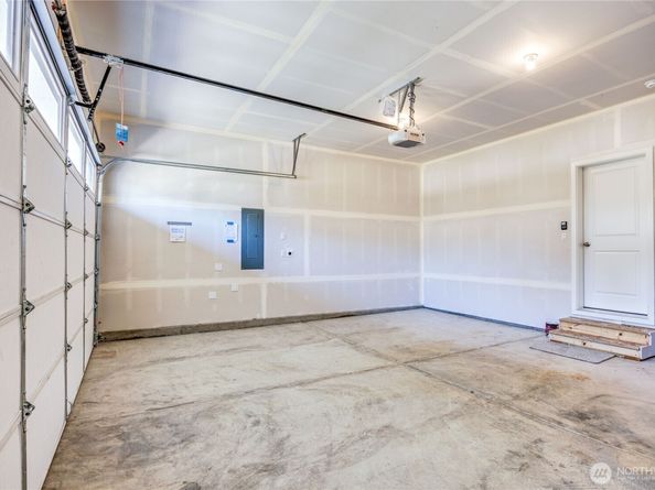 204 NE Shadowhawk Lane, Bremerton WA 98311