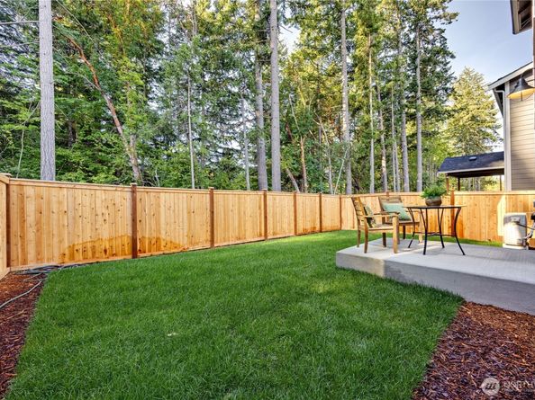 204 NE Shadowhawk Lane, Bremerton WA 98311