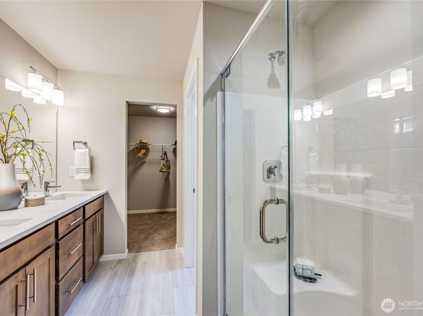 204 NE Shadowhawk Lane, Bremerton WA 98311