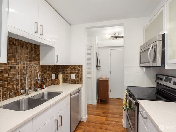 831 126th Place NE B103, Bellevue WA 98005