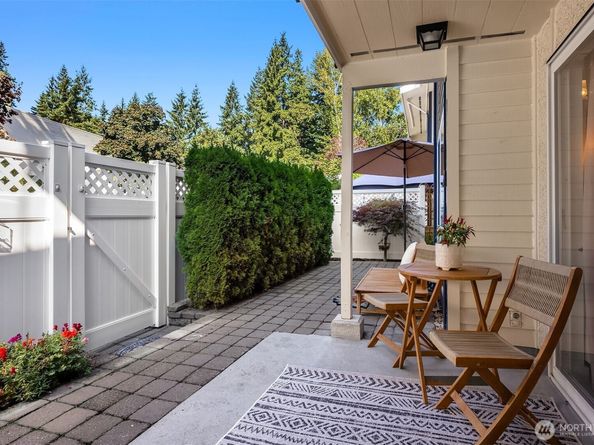 831 126th Place NE B103, Bellevue WA 98005