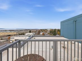 2818 Grand Avenue B212, Everett WA 98201