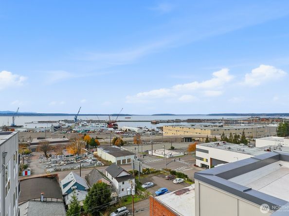 2818 Grand Avenue B212, Everett WA 98201