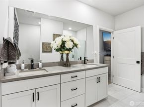 14598 Westminster Way N 102, Shoreline WA 98133