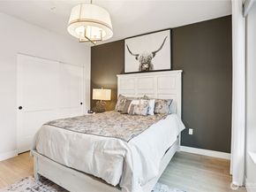 14598 Westminster Way N 102, Shoreline WA 98133