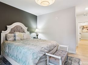 14598 Westminster Way N 102, Shoreline WA 98133