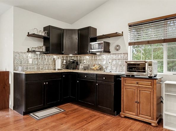 6201 Island Crest Way, Mercer Island WA 98040